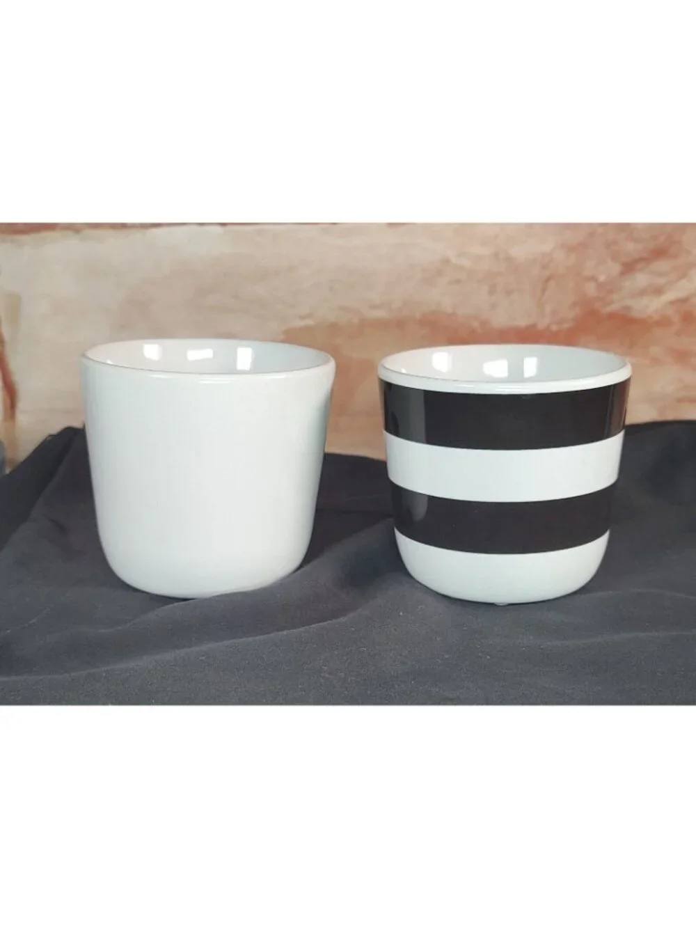 IKEA Set of 2 UNGDOM Coffee Mugs Tea Cups Maria Vinka Design Black White 15199